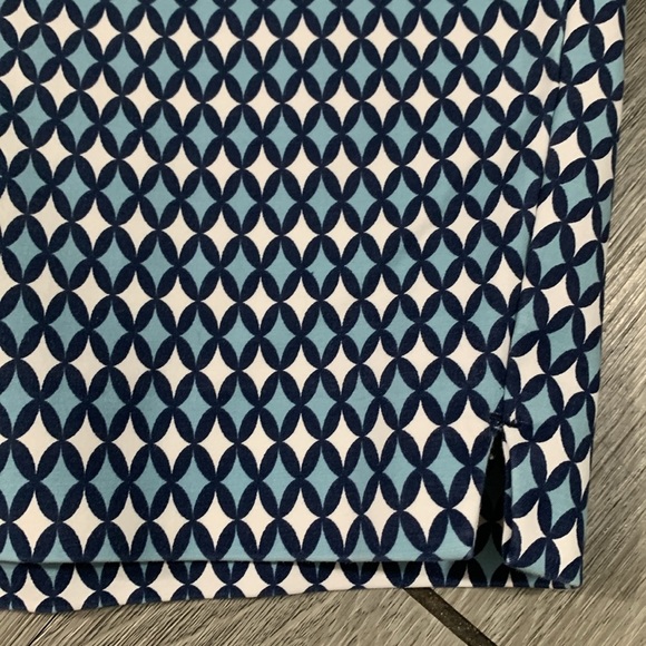 Boden Flat Front Blue Geometric Print Stretch Woven Shorts size 16 - Picture 2 of 9